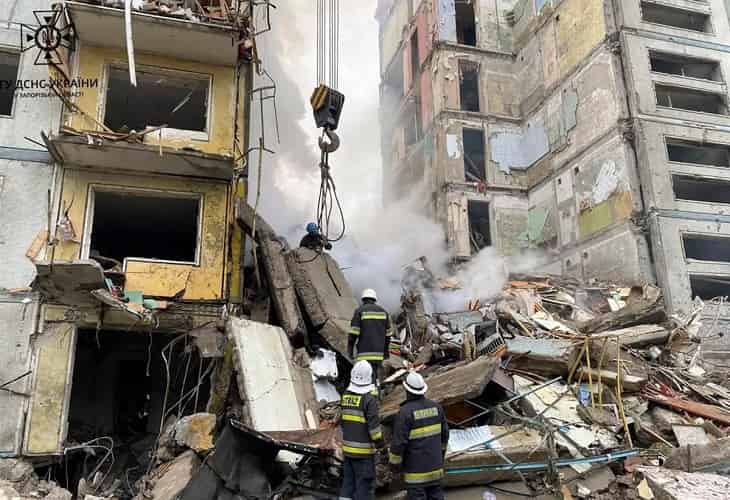 Asciende a 20 los muertos en ataque ruso con misiles el jueves en Zaporiyia