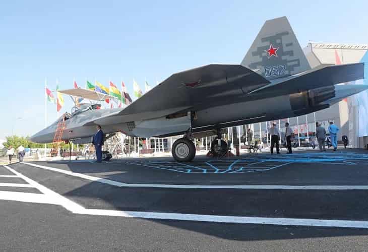 Dos muertos y diez heridos al estrellarse un avión militar en Mali