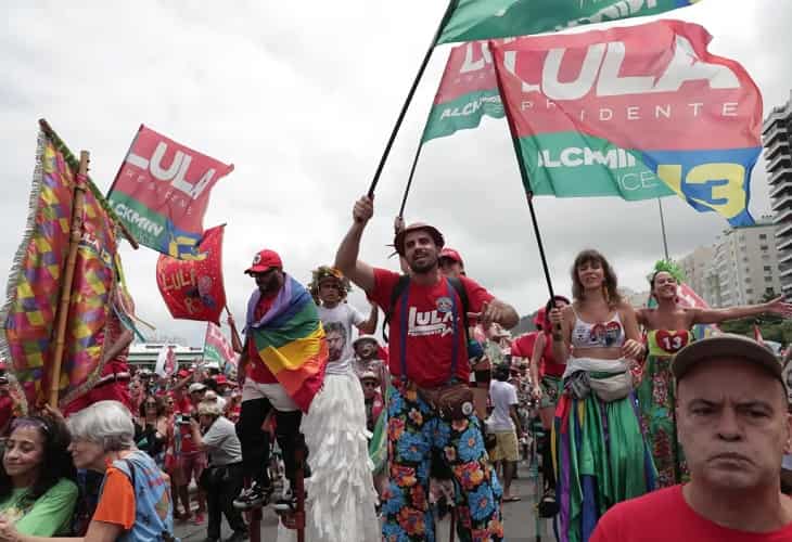 El “Carnalula” se toma Copacabana, tradicional fortín de Bolsonaro