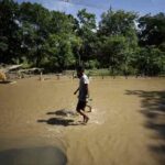 El Salvador observa la trayectoria de la tormenta tropical Lisa y prevé lluvias--fenómeno de la niña