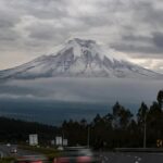El volcán Cotopaxi sigue emitiendo vapor de agua en Ecuador