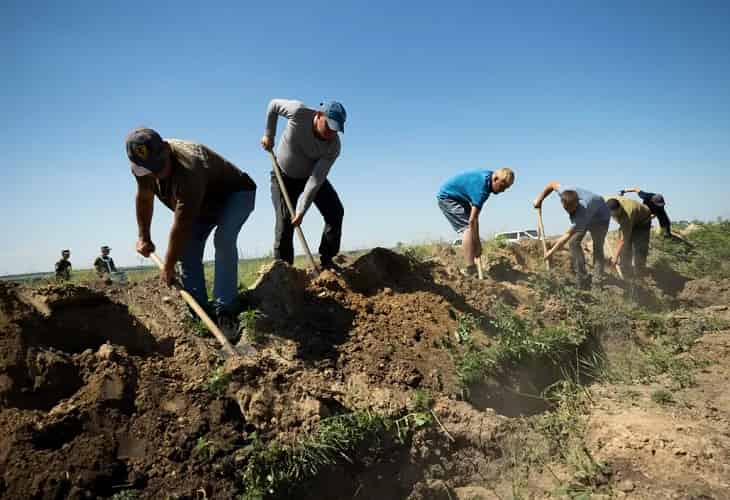 Exhumados más de 600 cuerpos de civiles muertos en ocupación rusa de Jarkov