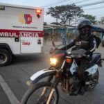 Investigan a un policía por un paquete con balas en la cárcel de la masacre en Ecuador