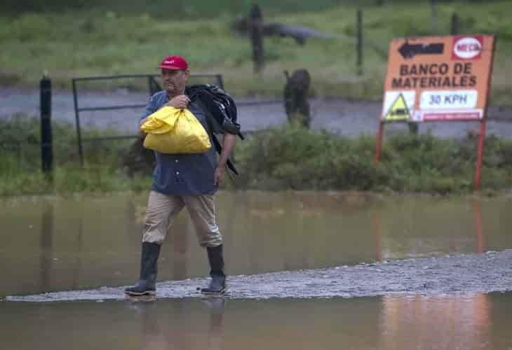 Julia ya no es huracán, pero se mantiene el peligro, advierte el NHC