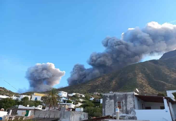 La erupción del volcán Stromboli pone en alerta naranja a la isla siciliana