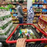 La inflación en Argentina continúa su ascenso y se acerca a los tres dígitos