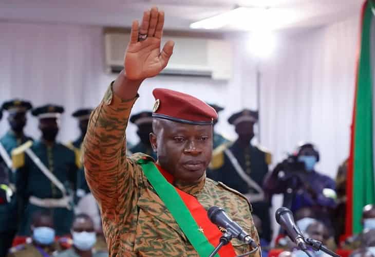 Líder depuesto de Burkina Faso pide a golpistas “entrar en razón para evitar guerra”