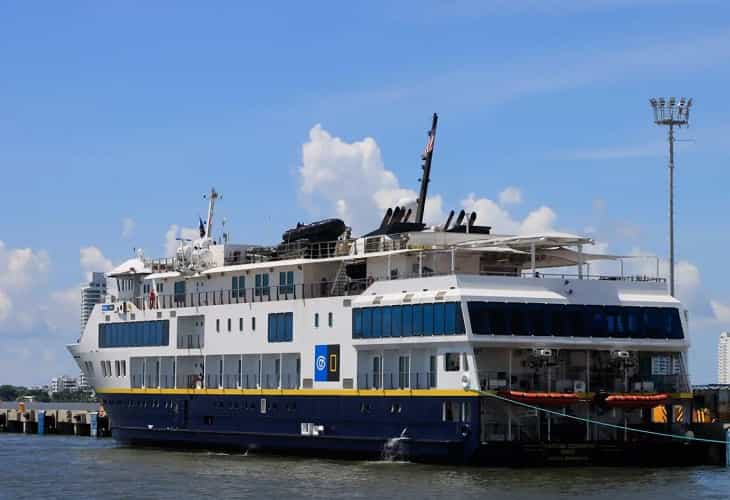 Llega a Cartagena un crucero turístico de exploración de National Geographic
