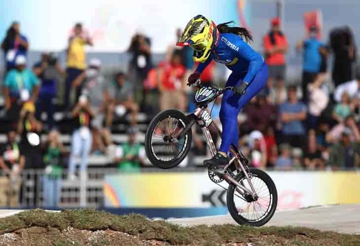 Mariana Pajón campeona suramericana del BMX, que da doblete de oro a Colombia