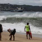 México alerta de posible impacto de Roslyn como huracán en el oeste del país