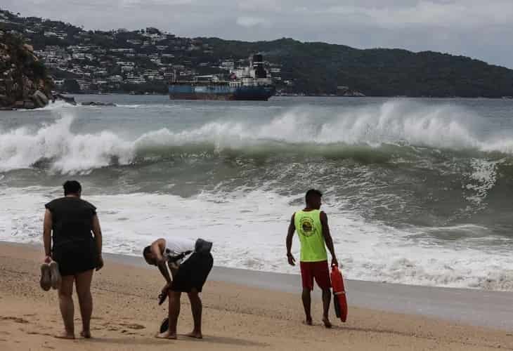 México alerta de posible impacto de Roslyn como huracán en el oeste del país