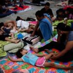 Migrantes que buscan volver a Venezuela siguen llegando a un albergue en Panamá