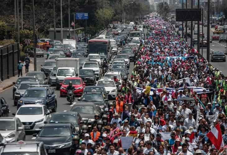 Miles de peruanos protestan en Lima contra la “agenda progresista” de la OEA