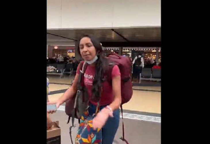 Mujer que insultó a una auxiliar de Avianca, en Rionegro, se defiende tras video