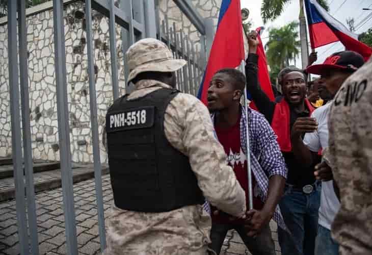 Protestas ante la oficina de la ONU y la embajada canadiense en Haití