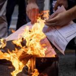 Queman facturas de la energía en Roma en protesta por los altos precios