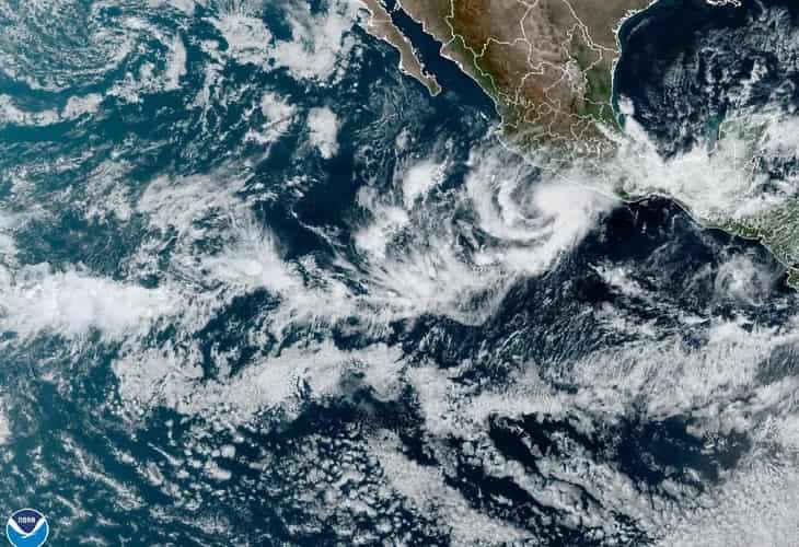 Roslyn toca tierra como huracán categoría 3 en el estado mexicano de Nayarit