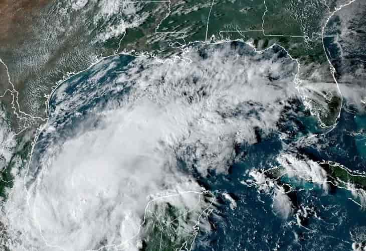 Tormenta Nicole - Se forma la tormenta tropical Karl en la Bahía de Campeche en México