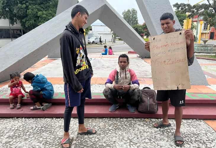 Venezolanos varados deambulan por el sur de México tras restricciones de EEUU
