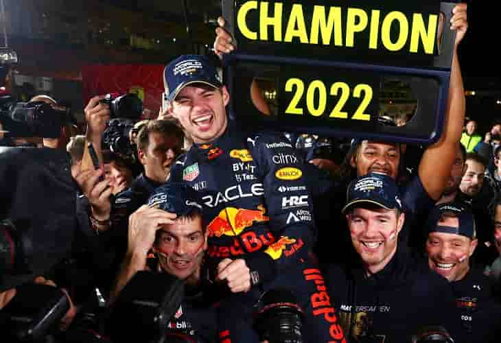 Verstappen gana en Suzuka y se proclama campeón del mundo