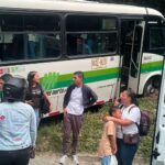 Bus de Barbosa terminó chocado contra un árbol a pocos kms del municipio