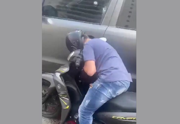 Presunto ladrón murió 'pegado' a la puerta de una camioneta, en Cali