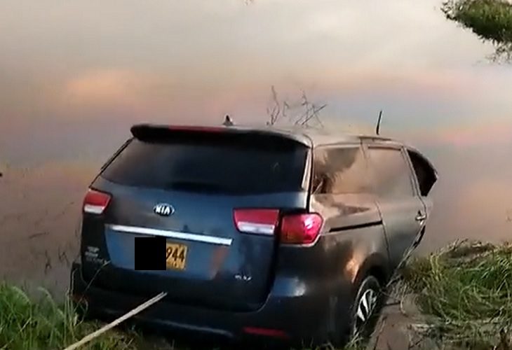 En una laguna del departamento del Atlántico encontraron hundida una camioneta sin ocupantes