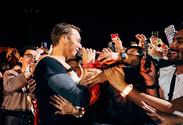 Coldplay suspende shows en Brasil por infección pulmonar grave de Chris Martin