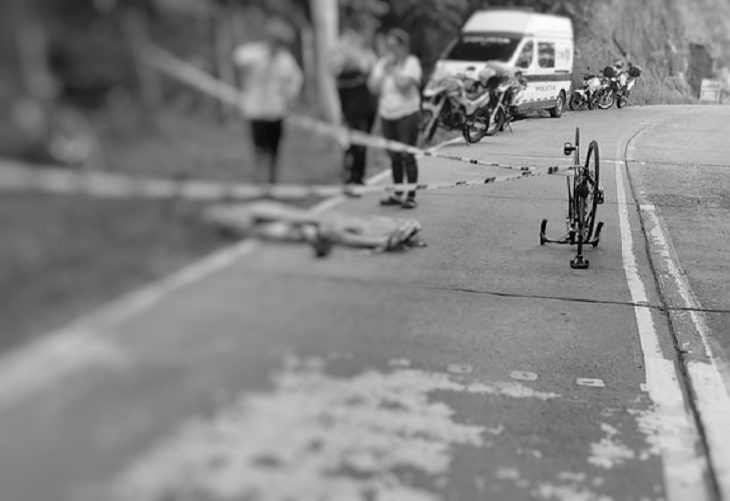 Ciclista habría muerto de un infarto en la Vía Cristo Rey, en Cali