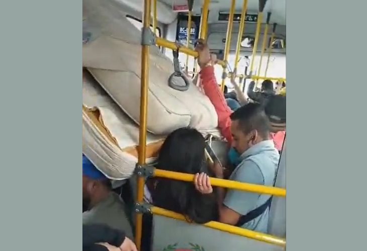 TransMilenio amenaza con sanciones a quienes quieran hacer trasteos en sus buses