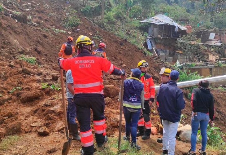 Desaparece una persona en deslizamiento que sepultó una casa, en Bello El PINAR