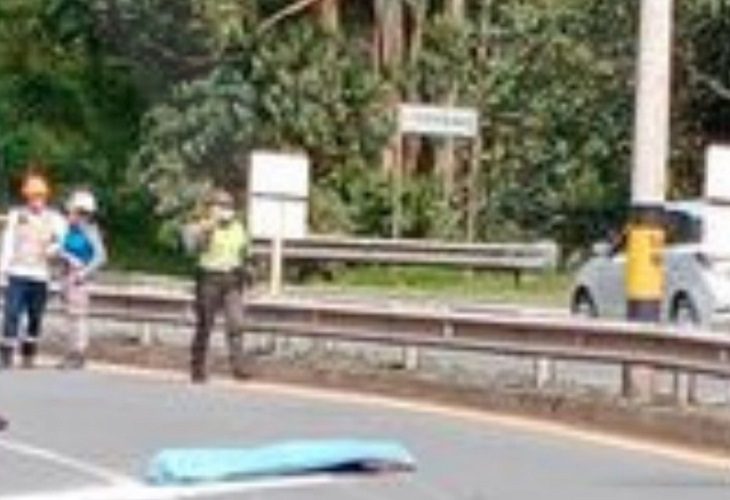 Polizón se cayó de un camión en la Medellín-Bogotá y lo mato otro carro, en Copacabana