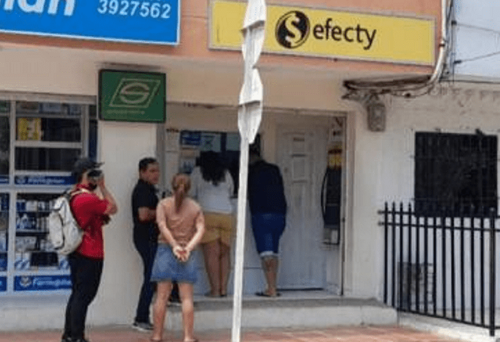 Ladrones arrendaron apartamento y le hicieron un hueco para robar en un Efecty