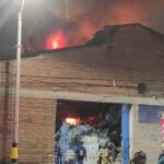 Medellín. Bodega de reciclaje ardió durante la noche del jueves en Avenida Guayabal