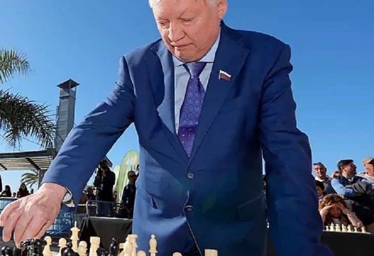 El excampeón mundial de ajedrez, Anatoli Karpov está en coma inducido