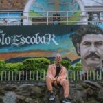La Liendra visita el barrio de Pablo Escobar y lo tratan de "ignorante" e "imbécil"