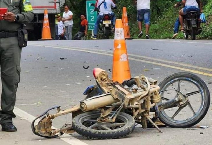 Mamá e hijo mueren en brutal accidente de moto en una vía de Ciénaga de Oro