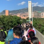 Evacuación de tren e imprudencia de pasajeros genera caos en operación del Metro de Medellín