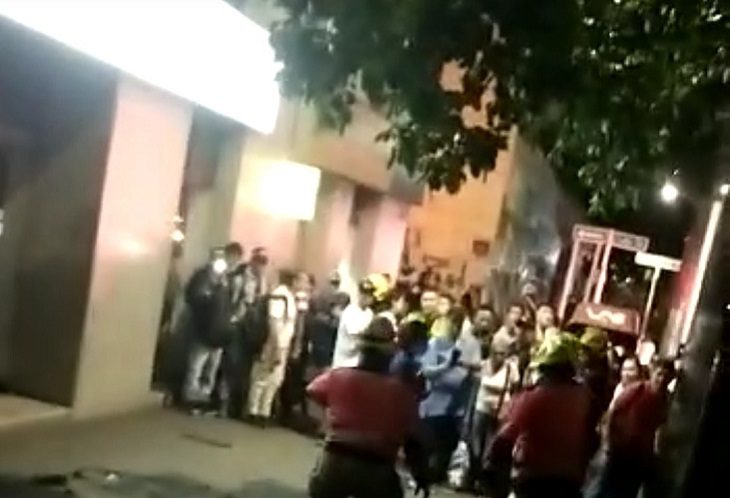 Suicidio de una mujer en la Clínica Medellín, en plena avenida Oriental de Medellín, el martes 4 de octubre de 2022. 