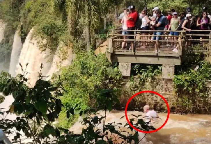 Encuentran zapatilla que podría ser de turista que cayó en Cataratas del Iguazú