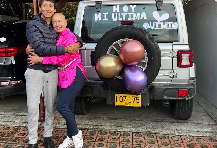Egan Bernal acompañó a su mamá a su última sesión de quimio