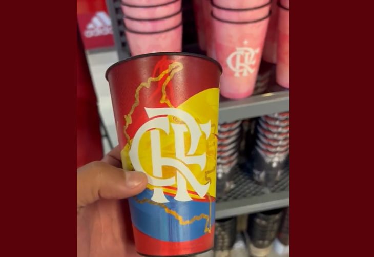 Epic Fail de Flamengo al confundir Ecuador con Colombia en souvenirs de la Libertadores