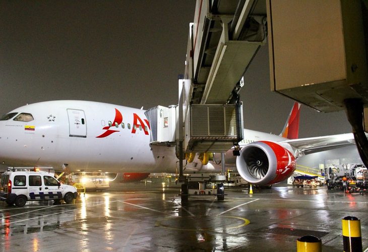 Vuelo de Avianca se desvía por agresión de pasajero a un miembro de la tripulación
