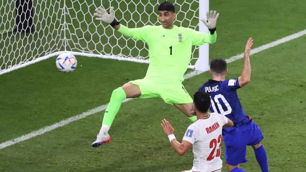 0-1. Estados Unidos sufre ante la Irán de Queiroz, pero pasa a octavos