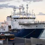 3 migrantes se lanzan al agua desde el Geo Barents en el puerto de Catania