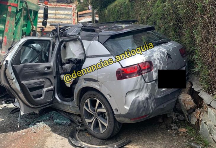 Muere una persona en accidente de camioneta en sector La Pica, vía Llanogrande
