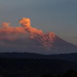 Alertan sobre la caída de ceniza volcánica en varias provincias de Ecuador