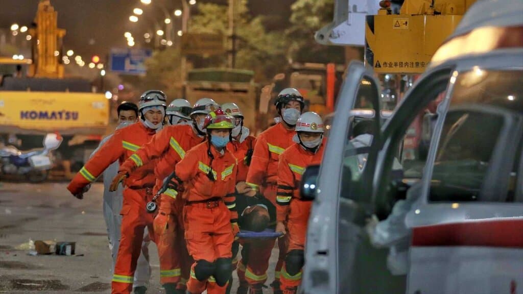 Ascienden a 38 los muertos por incendio en una fábrica en el centro de China