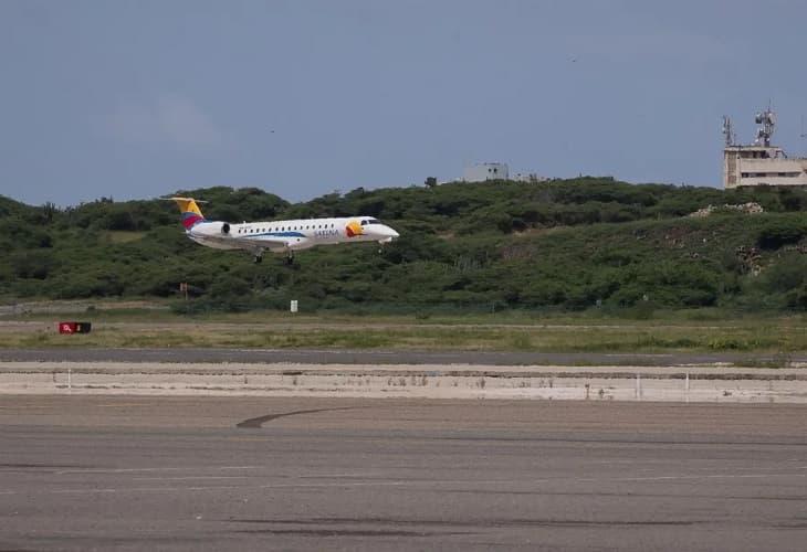 Aterriza en Venezuela el primer vuelo desde Colombia en casi tres años