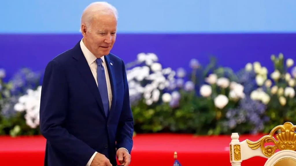 Biden participa en una cumbre con líderes de Asia Oriental en Camboya
